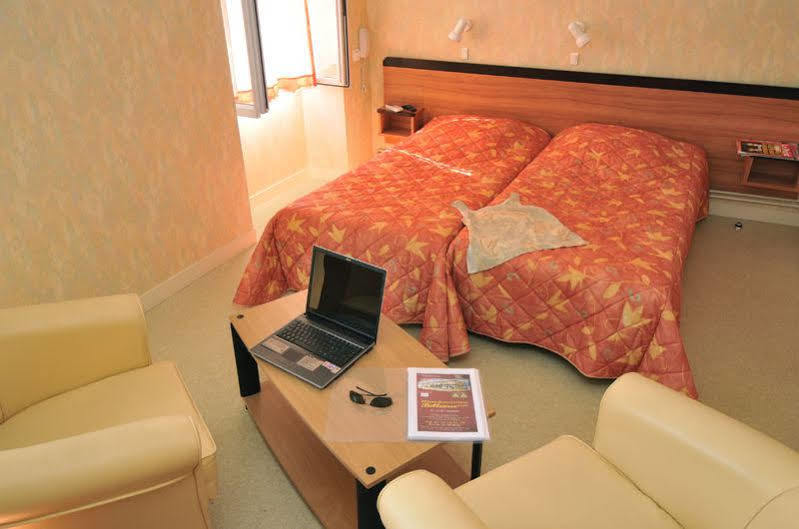 Logis Hotel Bellevue Bessines-sur-Gartempe Екстер'єр фото